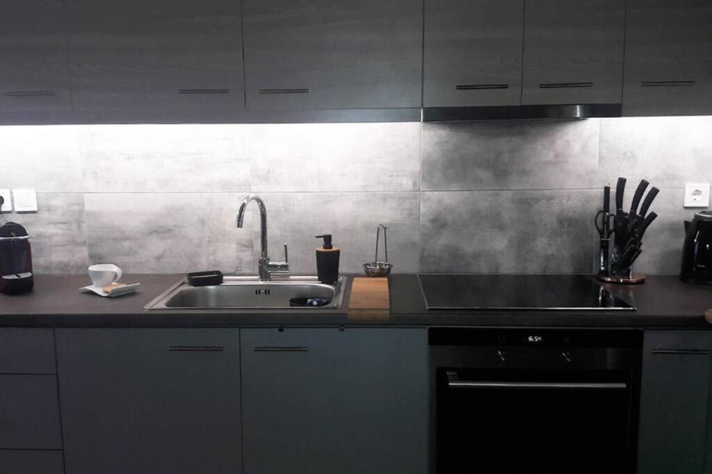 Apartamento Elegant & Charming Apt. In The Hilton Area Atenas Exterior foto