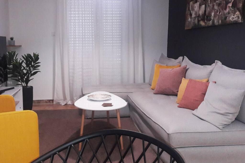 Apartamento Elegant & Charming Apt. In The Hilton Area Atenas Exterior foto