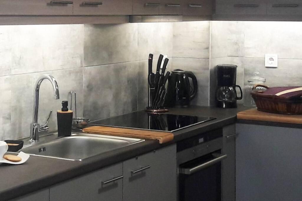 Apartamento Elegant & Charming Apt. In The Hilton Area Atenas Exterior foto